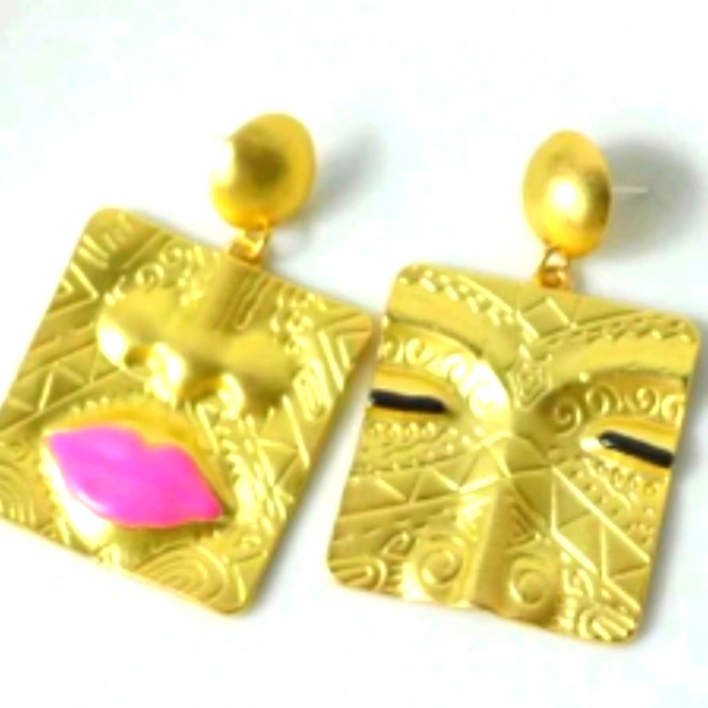 Gorgeous Gold Tribal earrings! New With Tags!